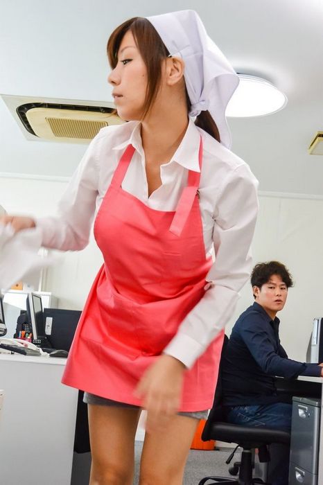 Азиатская официантка перепихнулась на рабочем месте